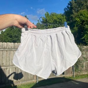 Lulu lemon white high rise 2.5 short